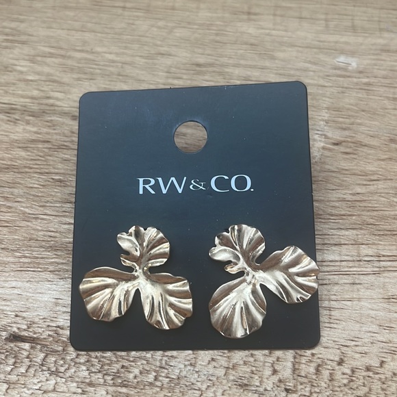 NWT- RW&CO Gold Earnings - Picture 2 of 3